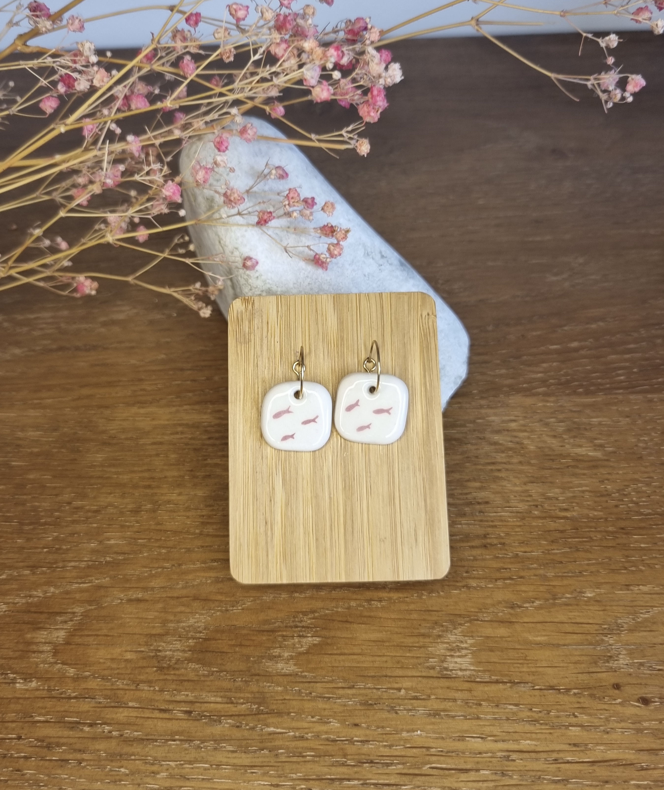 Bijoux en céramique et faïence faits à la main — boucles d'oreilles et pendentifs artisanaux